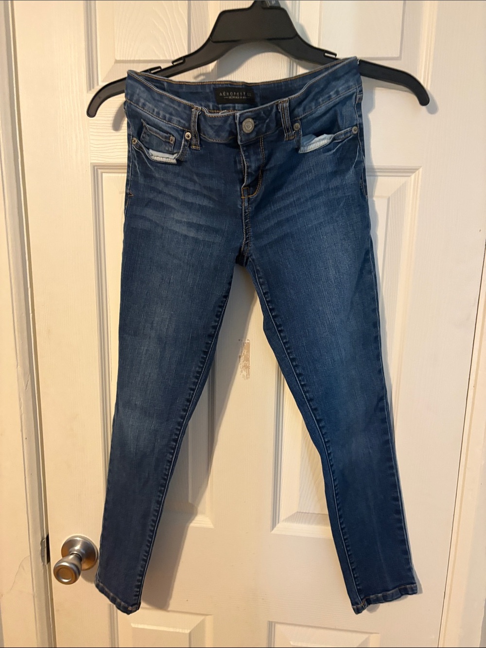Aeropostale Women's Skinny Jeans in Medium/Dark Blue Wash